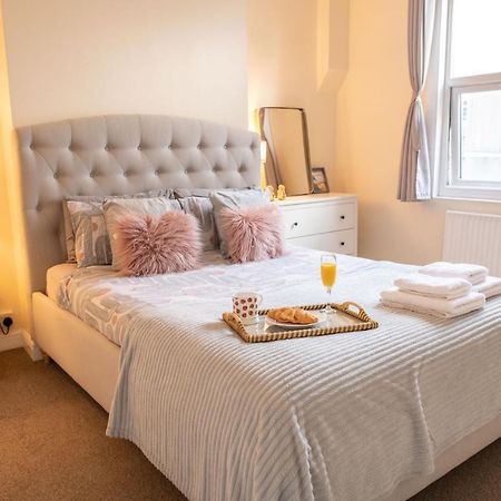 4 Bedroom Flat With High Speed Wi-Fi In North Acton, Ealing, West London Ngoại thất bức ảnh