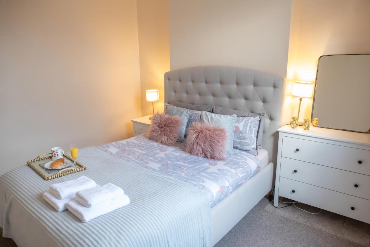 4 Bedroom Flat With High Speed Wi-Fi In North Acton, Ealing, West London Ngoại thất bức ảnh