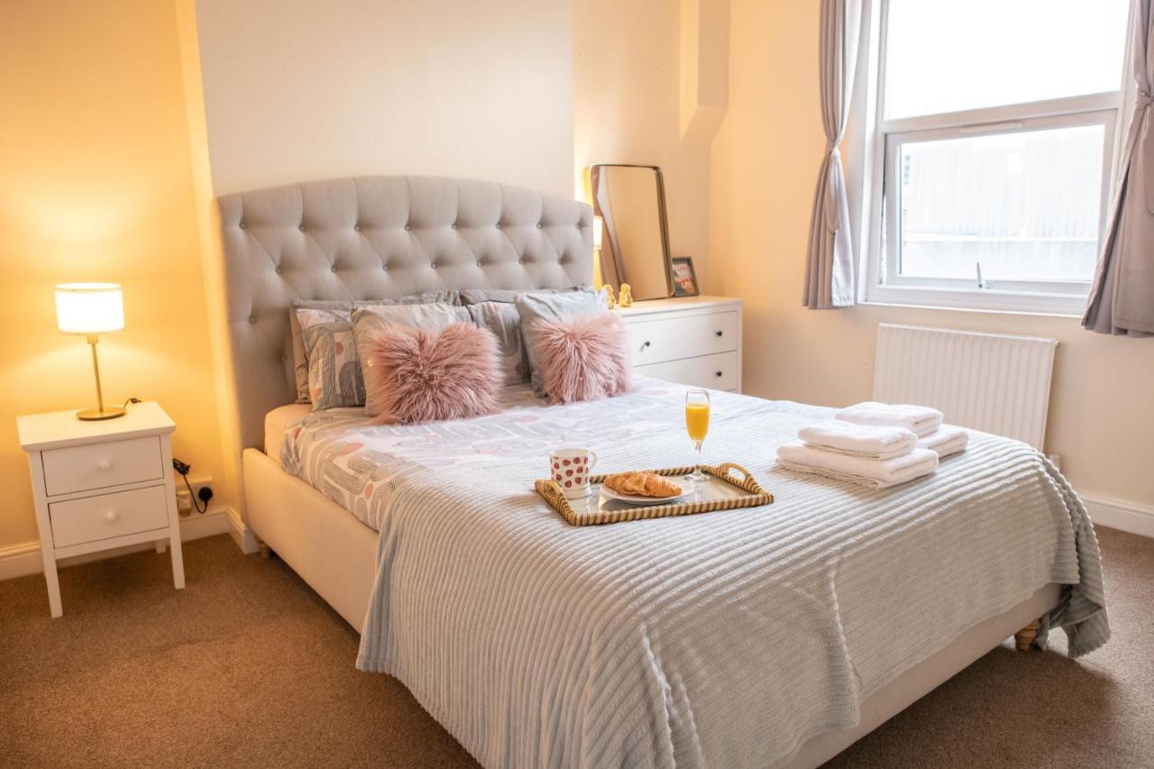 4 Bedroom Flat With High Speed Wi-Fi In North Acton, Ealing, West London Ngoại thất bức ảnh