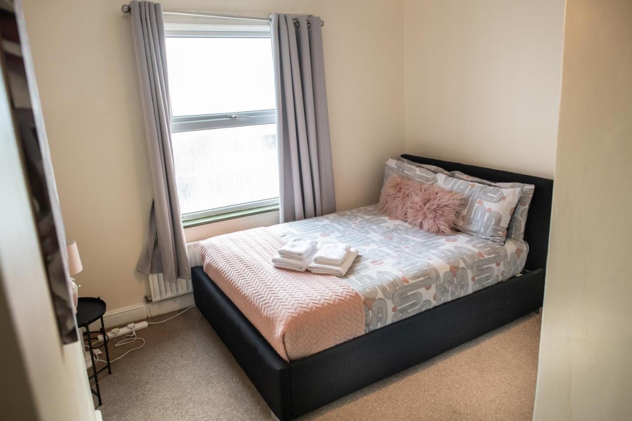 4 Bedroom Flat With High Speed Wi-Fi In North Acton, Ealing, West London Ngoại thất bức ảnh