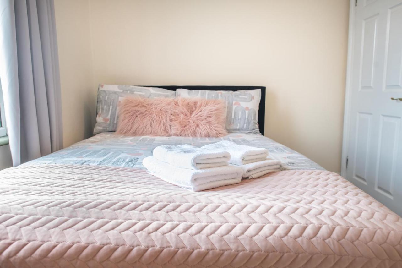 4 Bedroom Flat With High Speed Wi-Fi In North Acton, Ealing, West London Ngoại thất bức ảnh