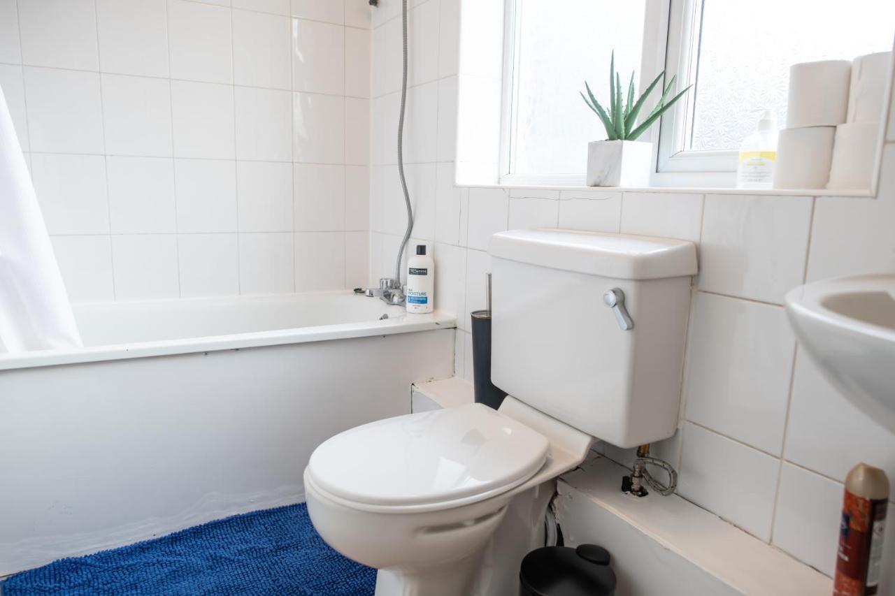 4 Bedroom Flat With High Speed Wi-Fi In North Acton, Ealing, West London Ngoại thất bức ảnh