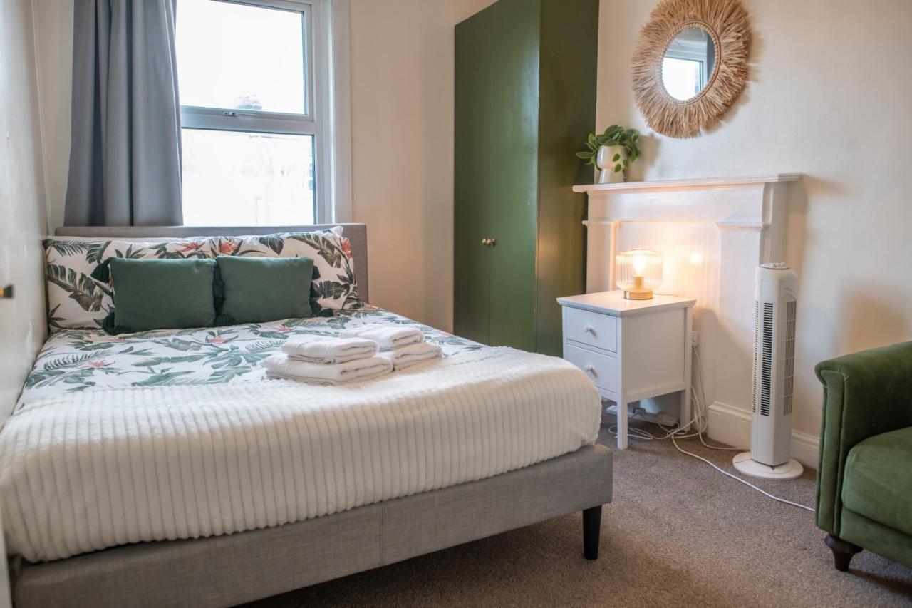 4 Bedroom Flat With High Speed Wi-Fi In North Acton, Ealing, West London Ngoại thất bức ảnh
