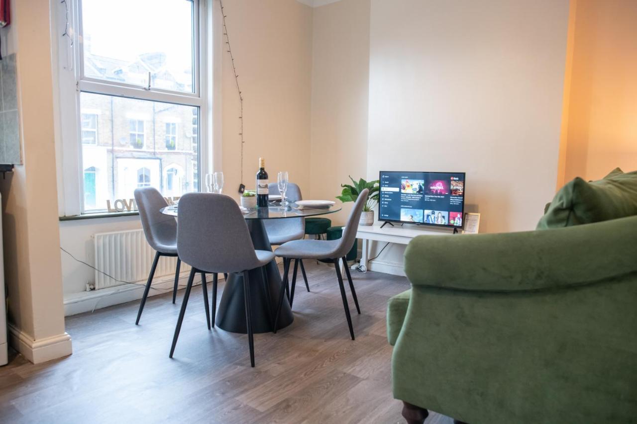 4 Bedroom Flat With High Speed Wi-Fi In North Acton, Ealing, West London Ngoại thất bức ảnh