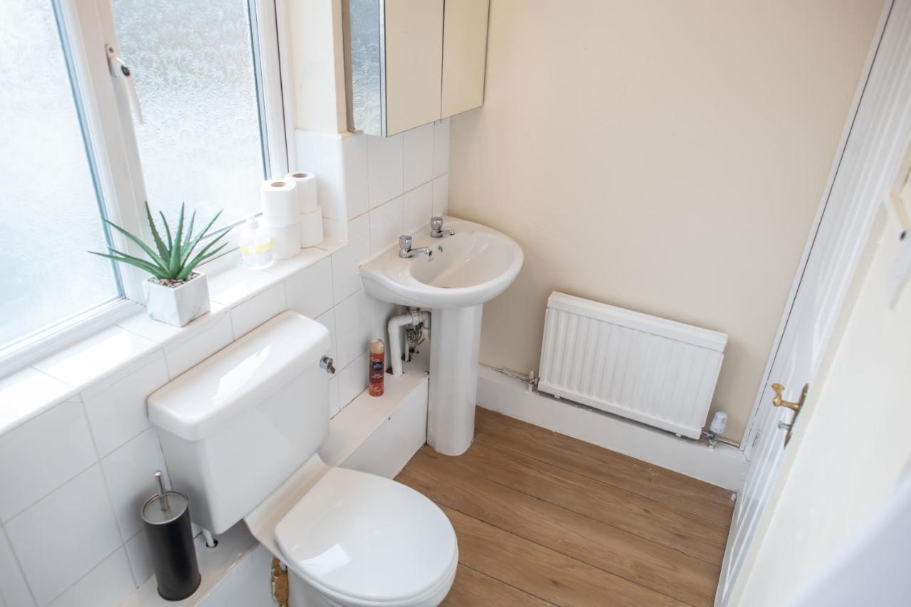 4 Bedroom Flat With High Speed Wi-Fi In North Acton, Ealing, West London Ngoại thất bức ảnh