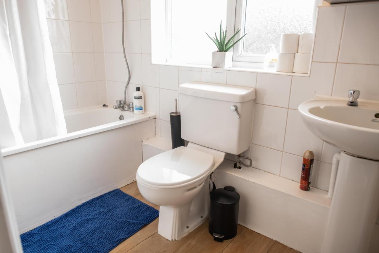 4 Bedroom Flat With High Speed Wi-Fi In North Acton, Ealing, West London Ngoại thất bức ảnh