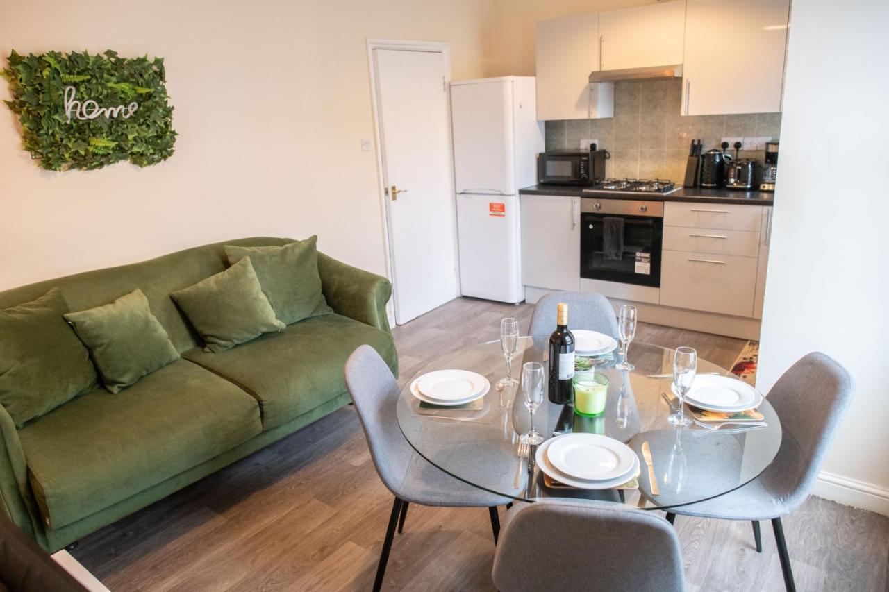 4 Bedroom Flat With High Speed Wi-Fi In North Acton, Ealing, West London Ngoại thất bức ảnh