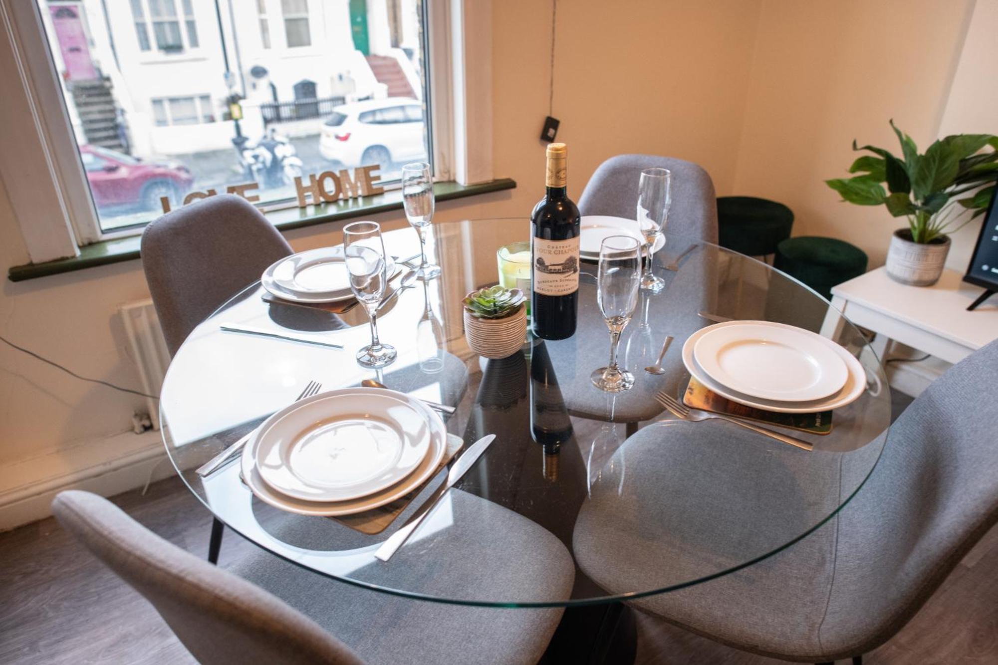 4 Bedroom Flat With High Speed Wi-Fi In North Acton, Ealing, West London Ngoại thất bức ảnh