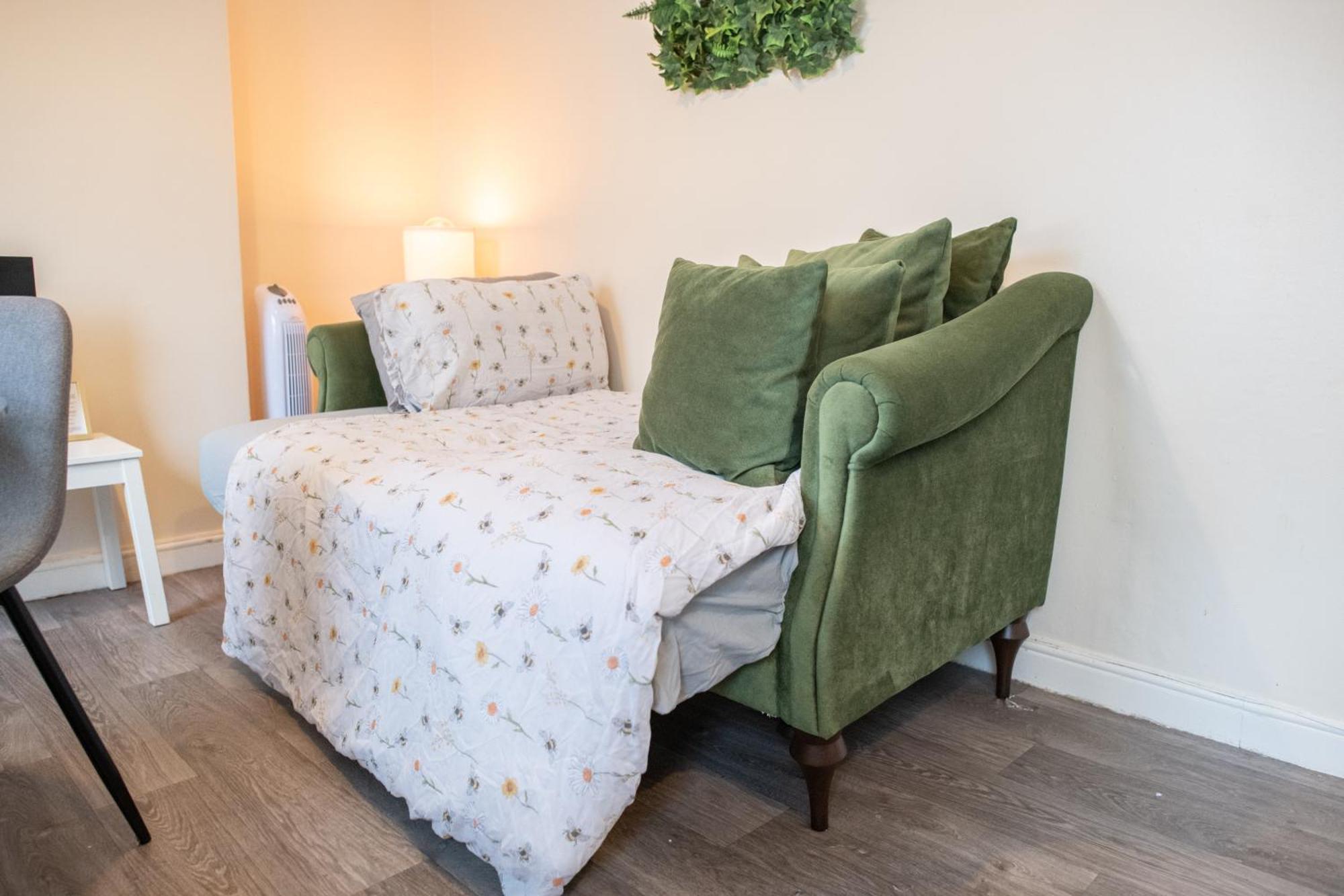 4 Bedroom Flat With High Speed Wi-Fi In North Acton, Ealing, West London Ngoại thất bức ảnh