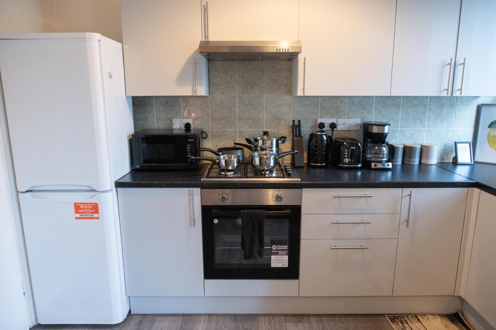 4 Bedroom Flat With High Speed Wi-Fi In North Acton, Ealing, West London Ngoại thất bức ảnh