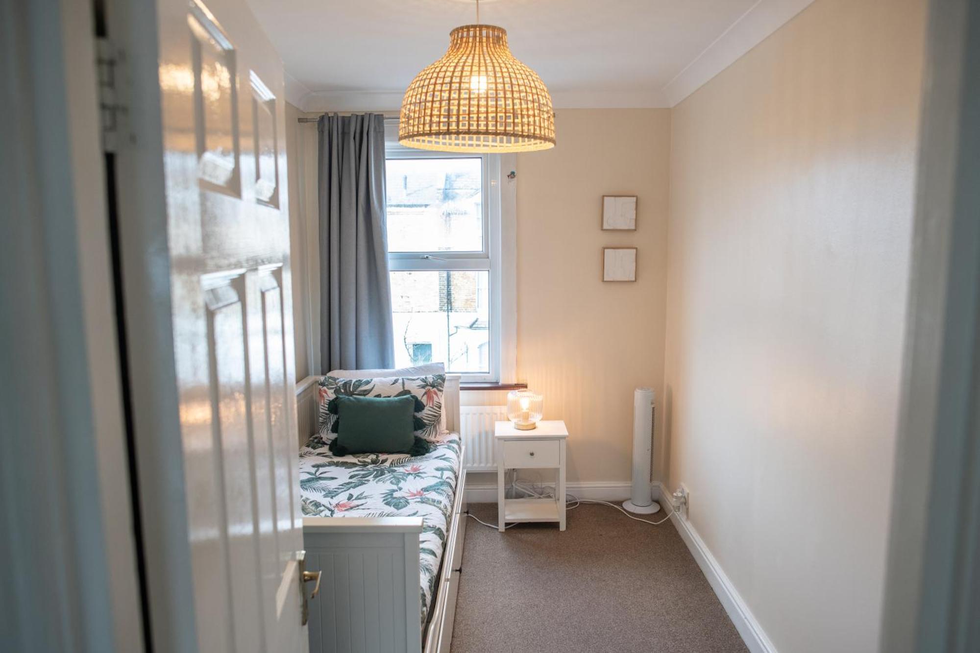 4 Bedroom Flat With High Speed Wi-Fi In North Acton, Ealing, West London Ngoại thất bức ảnh