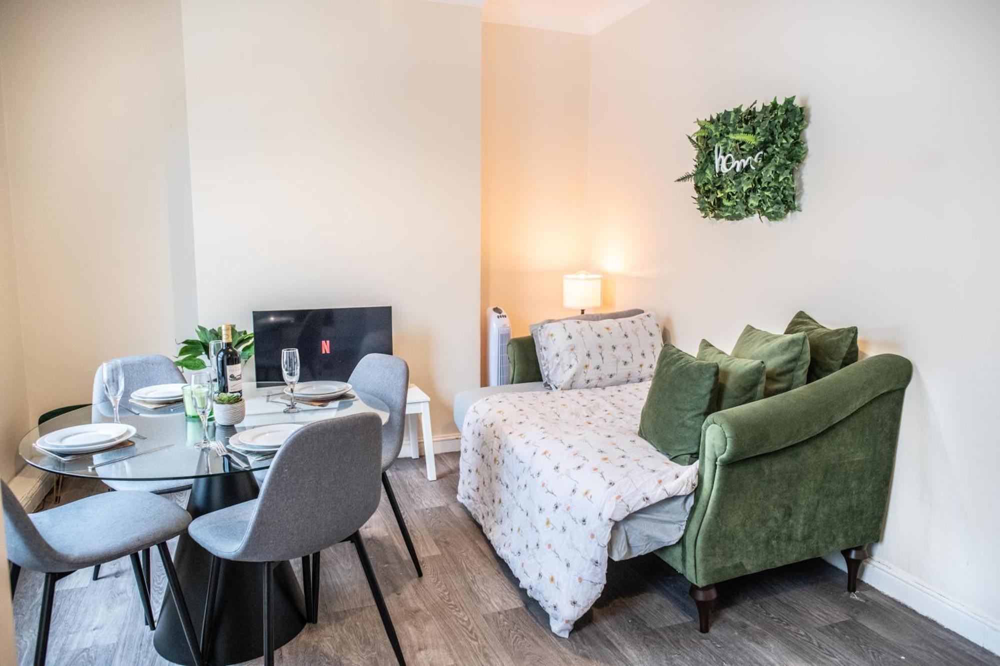 4 Bedroom Flat With High Speed Wi-Fi In North Acton, Ealing, West London Ngoại thất bức ảnh
